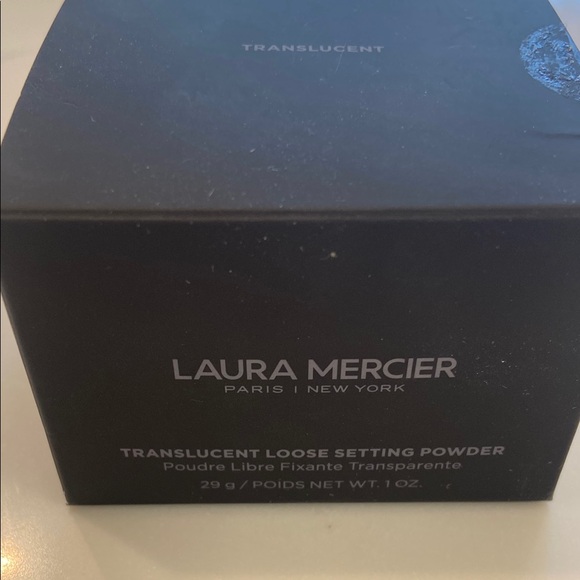 Laura Mercier Setting powder for Flawless Finish - Picture 2 of 13